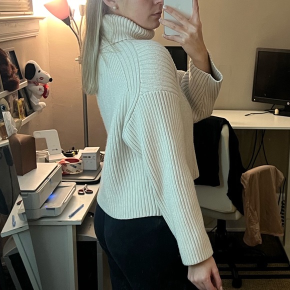H&M oversized turtleneck - Picture 2 of 2